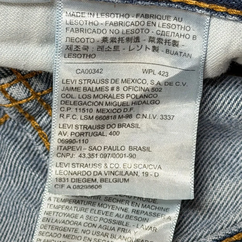 Levis distressed not